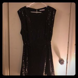 Short dress scoop neck cap sleeve sequins